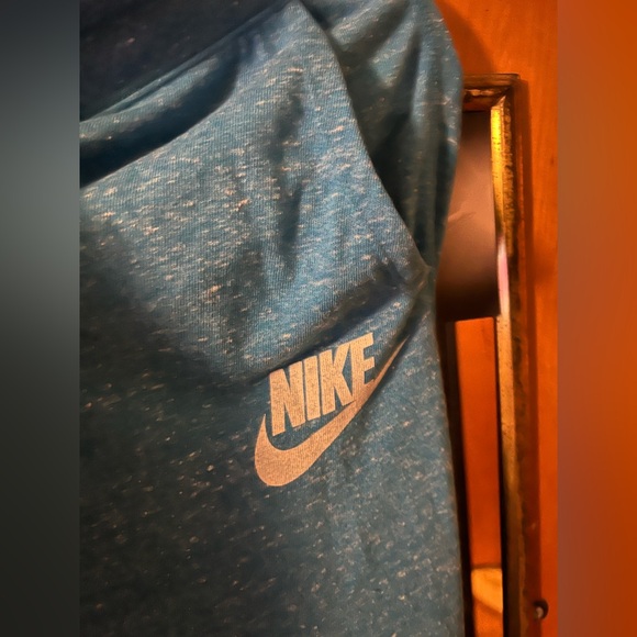 Nike Women’s Set XL zip up hoodie with Capri bottoms matching set - Picture 7 of 7